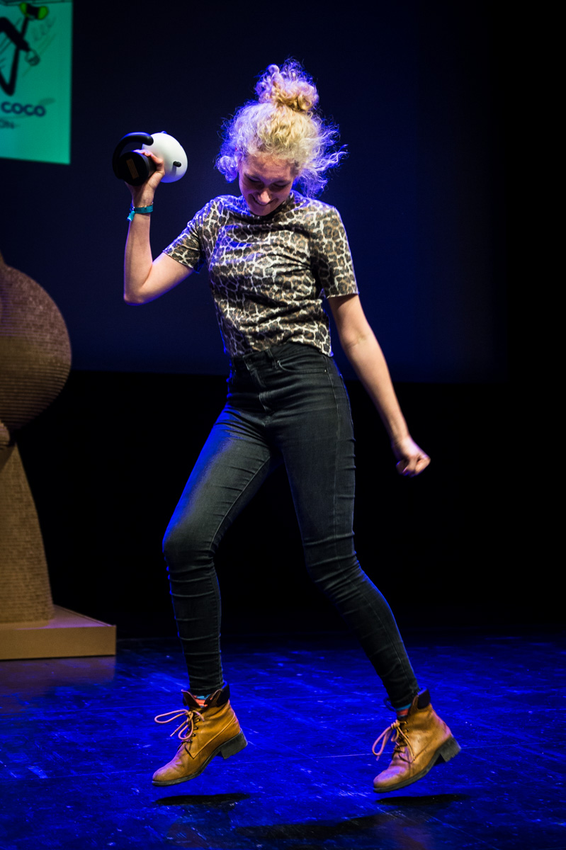 Cérémonie de Remise des Fauves, Théâtre d'Angoulême. Emilie Gleason, Fauve Révélation pour 'Ted, drôle de coco'.