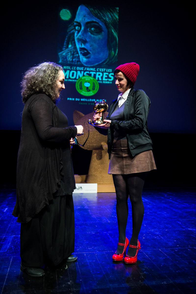 Cérémonie de Remise des Fauves. Emil Ferris, Fauve d'Or du FIBD 2019 pour 'Moi, ce que j'aime, c'est les monstres'. Théâtre d'Angoulême.
