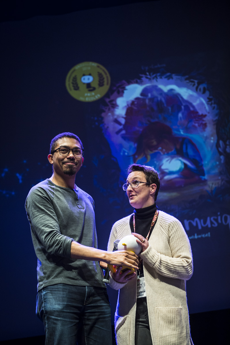 Cérémonie de remise des Prix Découvertes. Gijé pour 'La Boite à Musique'. Théâtre d'Angoulême.