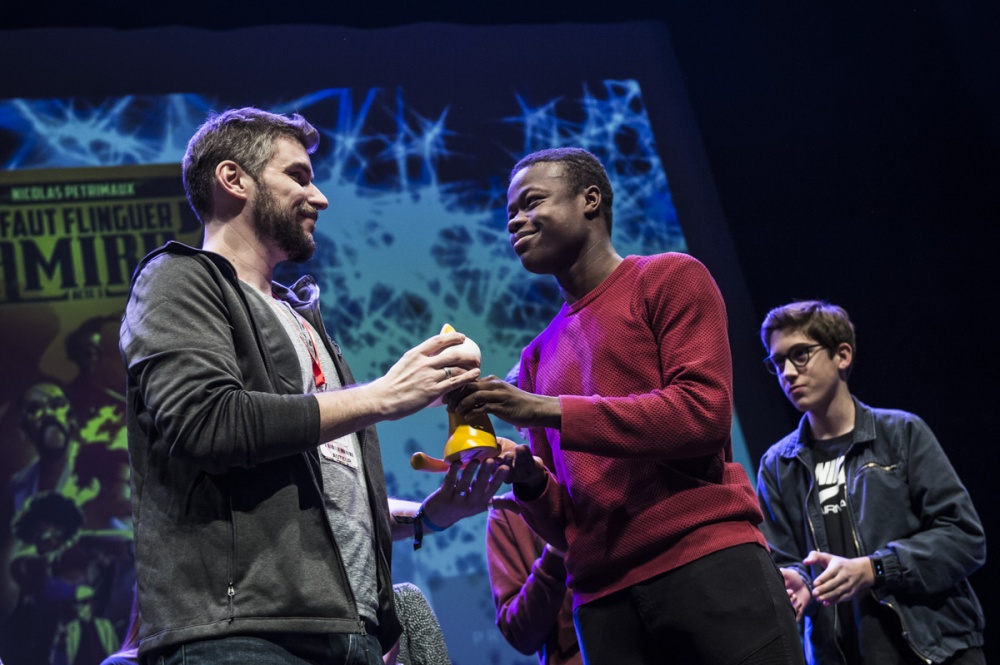 Cérémonie de remise des Prix Découvertes. Nicolas Petrimaux pour 'Il faut flinguer le soldat Ramirez'. Théâtre d'Angoulême.
