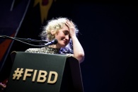 Cérémonie de Remise des Fauves, Théâtre d'Angoulême. Emilie Gleason, Fauve Révélation pour 'Ted, drôle de coco'.
